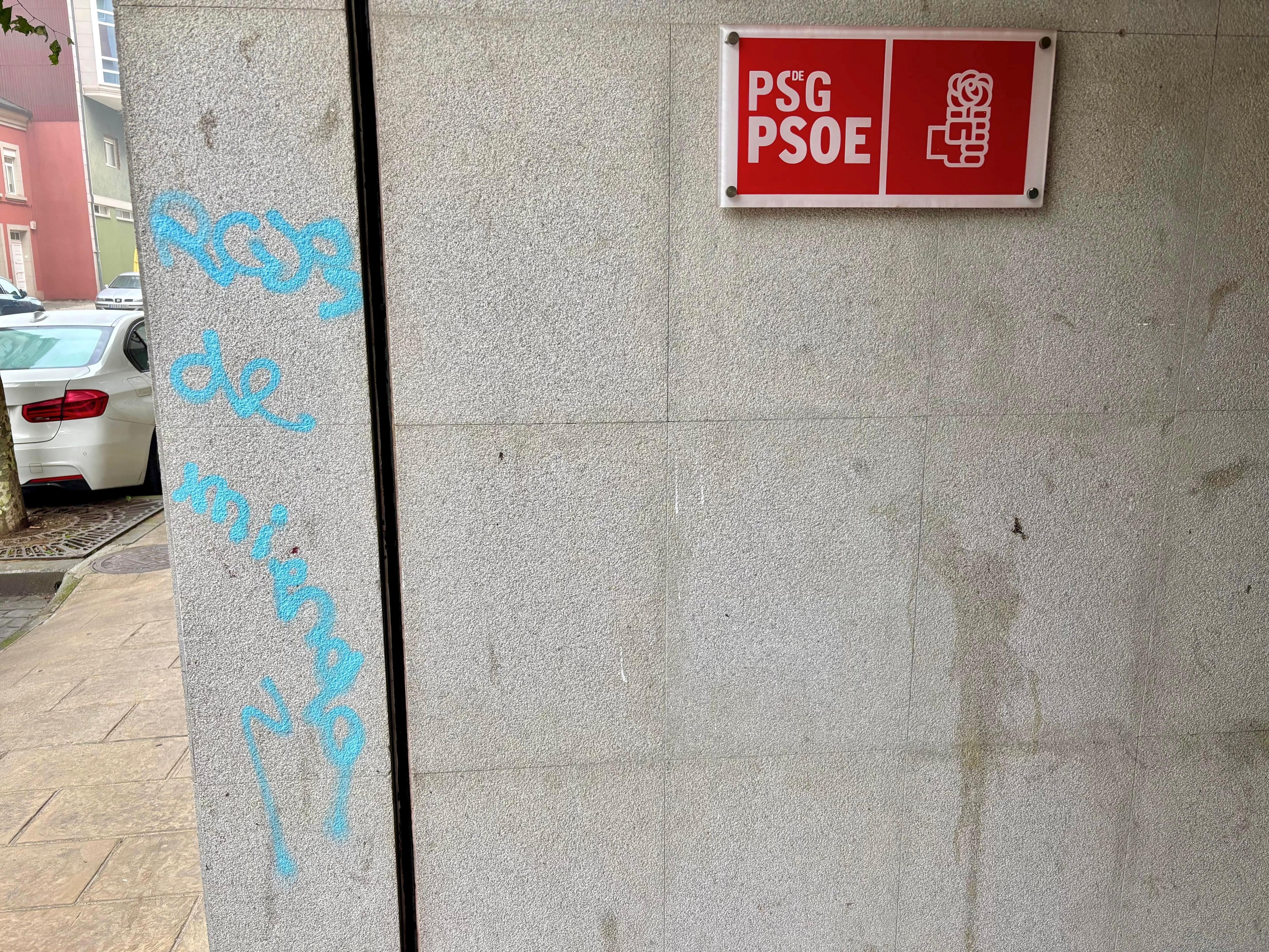 Pintada en la sede provincial del PSOE en Lugo