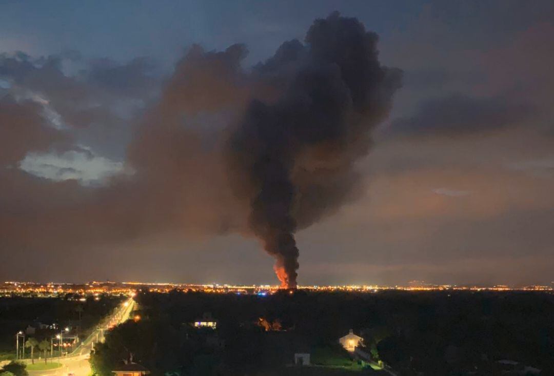 ALmacén citrícola de Borriana en llamas