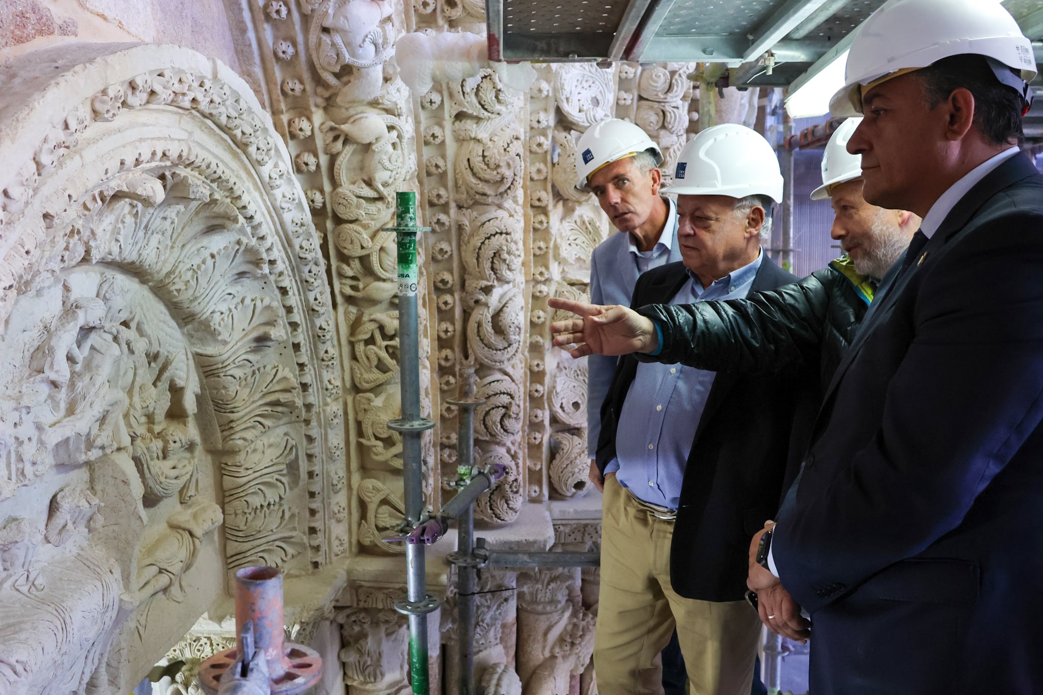 Trabajos de restauración de la portada occidental de la basílica de San Vicente en Ávila