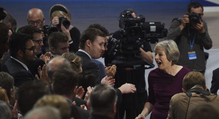 Theresa May, primera ministra británica, tras su discurso en la clausura del congreso anual del Partido Conservador en Birmingham.