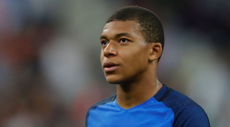 Mbappé, durante un partido con la selección francesa