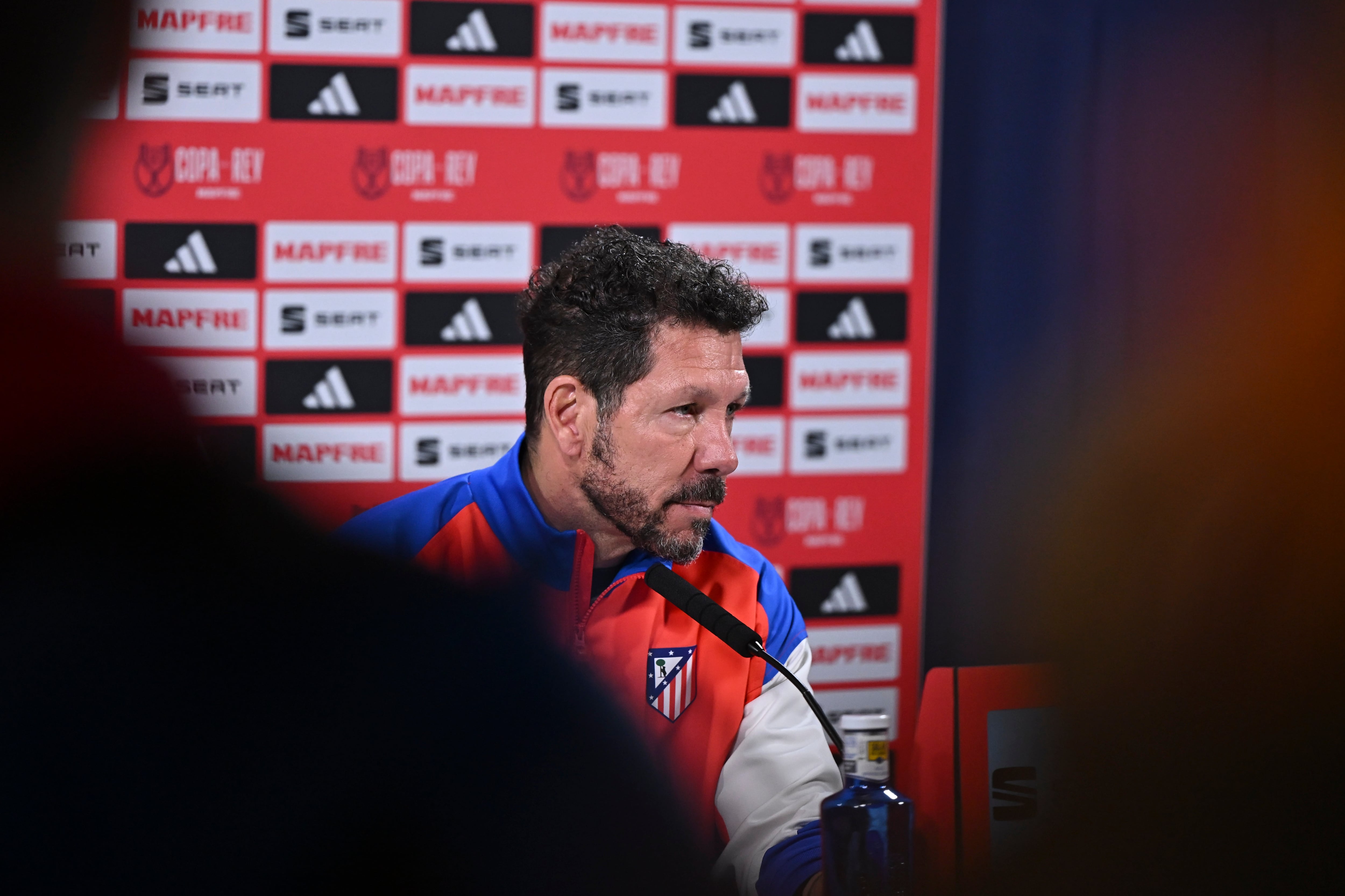 El técnico del Atlético de Madrid, Diego Pablo Simeone, ofrece una rueda de prensa