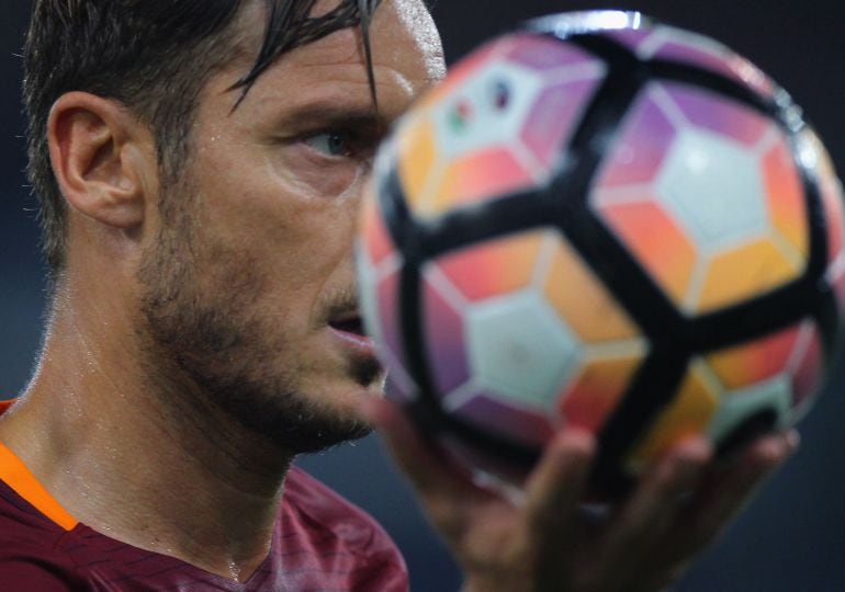 Totti, durante un partido con la Roma