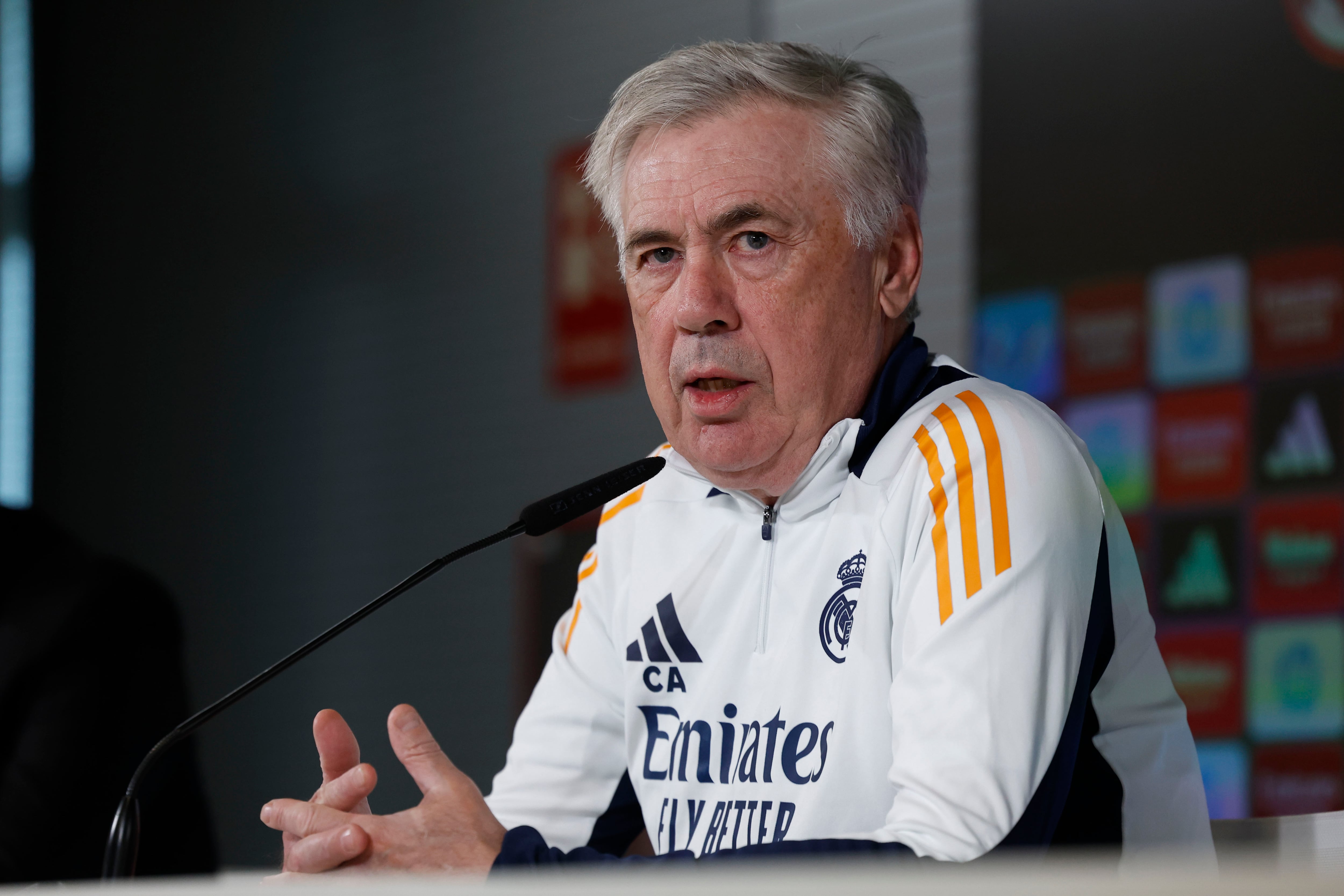 El técnico del Real Madrid, Carlo Ancelotti, durante la rueda de prensa que ofreció este viernes en Valdebebas