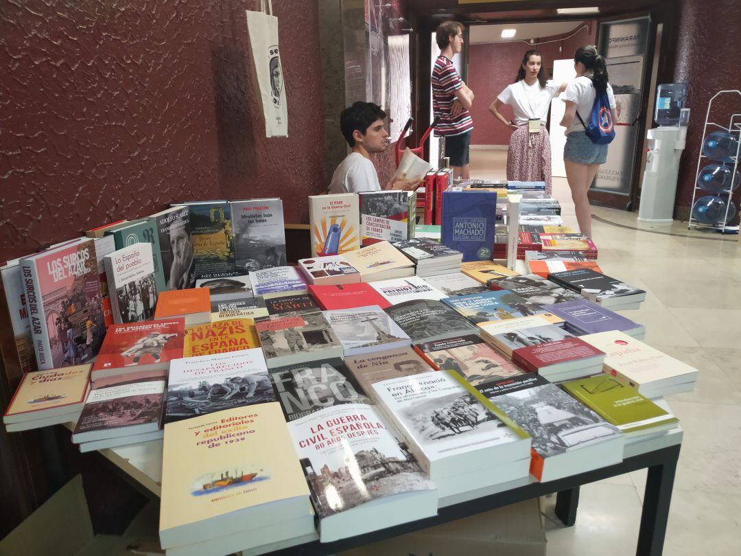 Libros de memoria histórica en la Universidad Complutense de Madrid durante el Congreso de la Memoria 