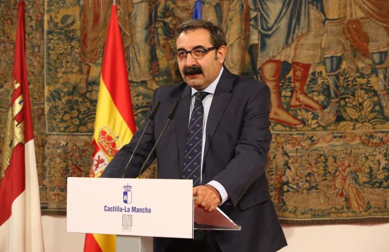 El consejero de Sanidad, Jesús Fernández Sanz