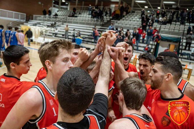 Piña en Basket Navarra tras la última victoria en Arrosadia