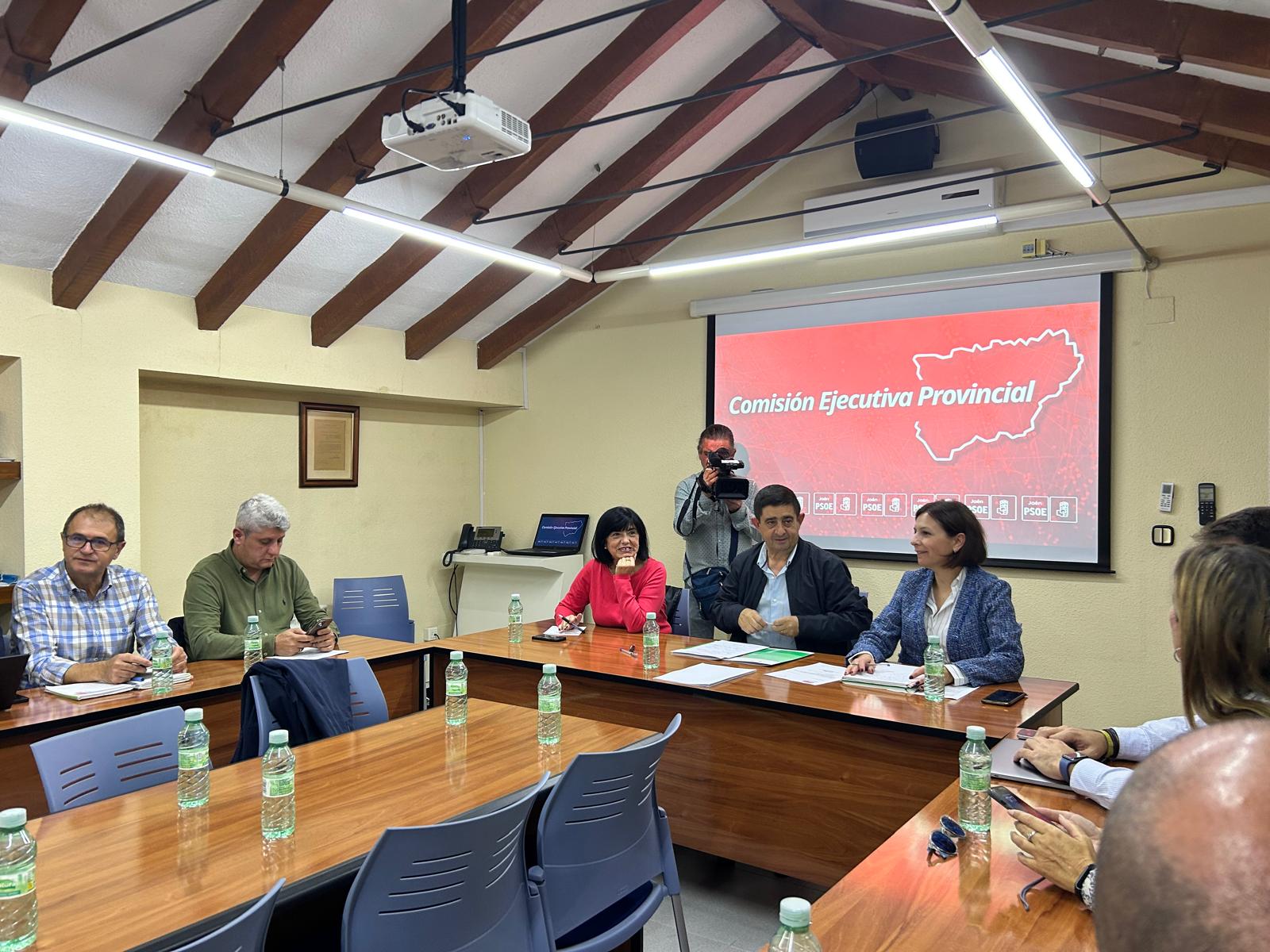 El secretario provincial del PSOE, Francisco Reyes, minutos antes del inicio de la ejecutiva del partido socialista.