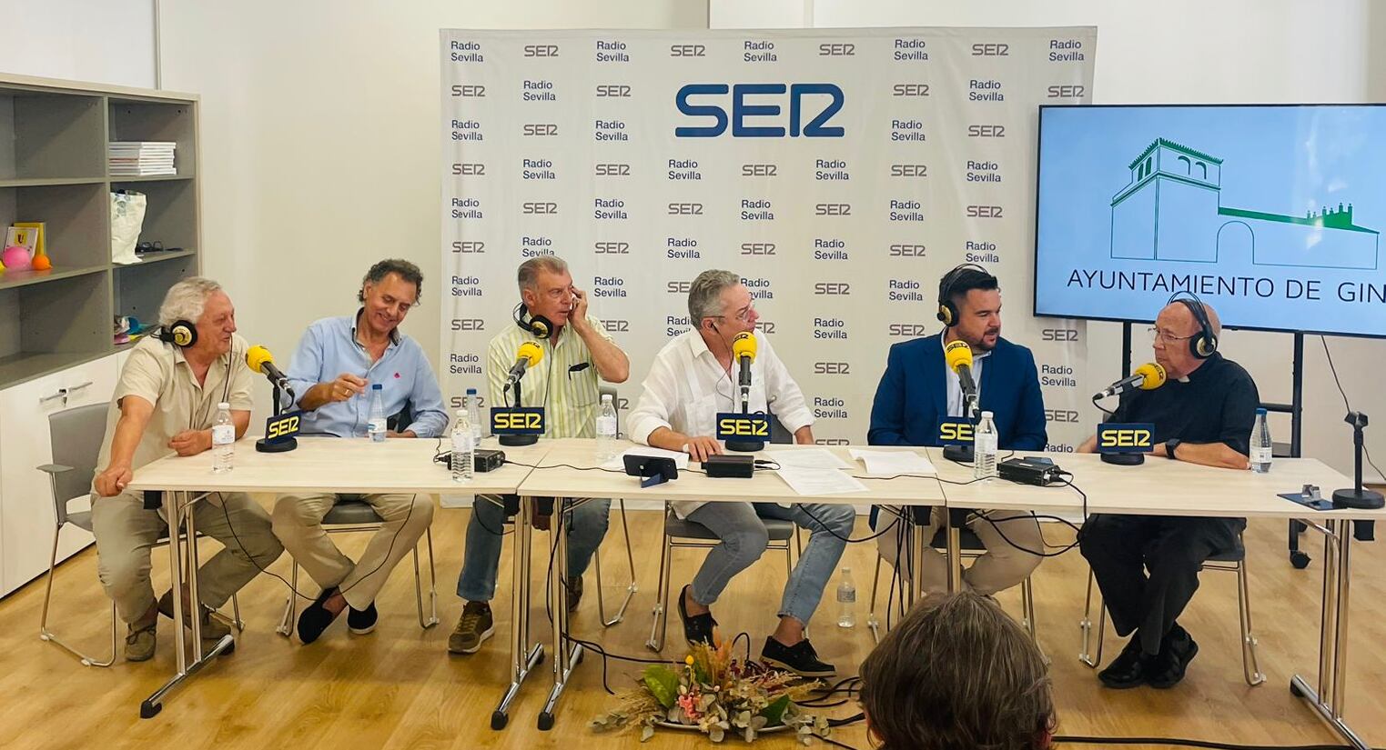 Invitados al programa Hoy por Hoy Sevilla por la inauguración de una estatua en memoria de &#039;El Mani&#039;