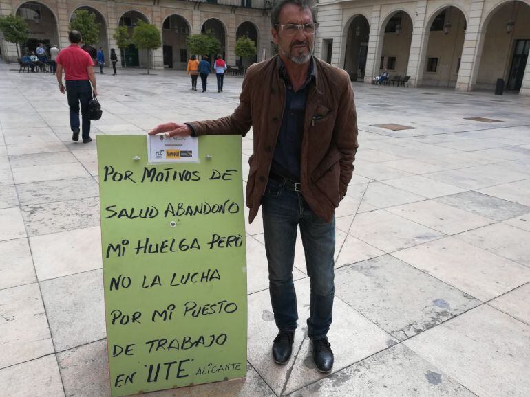 Miguel Ángel Candela en la plaza del Ayuntamiento de Alicante 