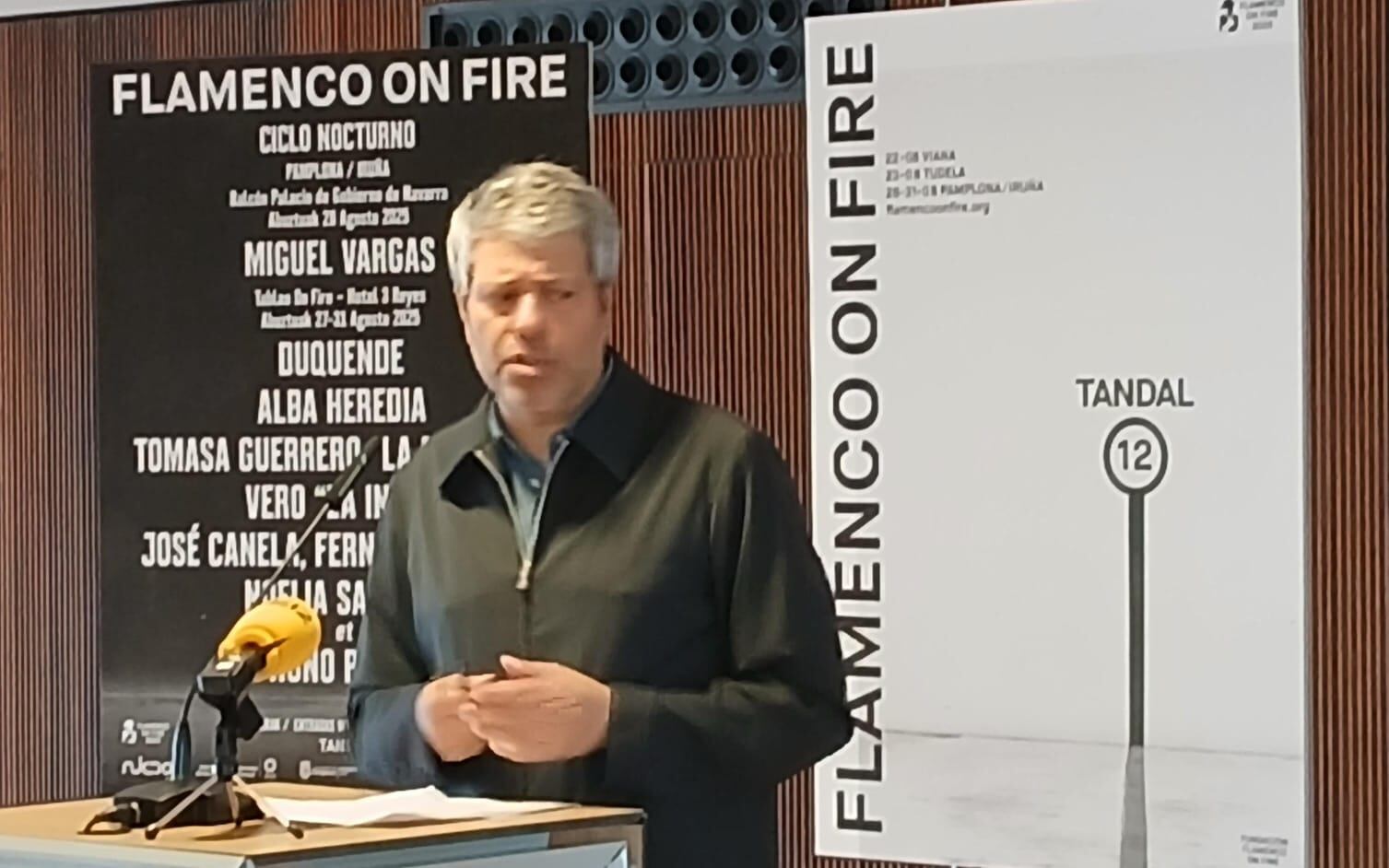 Un momento de la resentación de la edición número 12 del Flamenco on Fire en Pamplona, con su director Arturo Fernández.