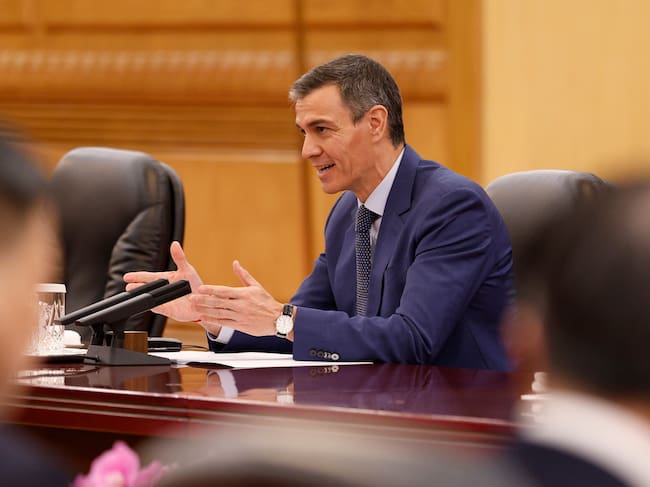 Beijing (China), 14/04/2026.- Spain's Prime Minister Pedro Sanchez attends a meeting with China's President Xi Jinping (not pictured) at the Great Hall of the People in Beijing, China, 14 April 2026. (España) EFE/EPA/Haruna Furuhashi / POOL