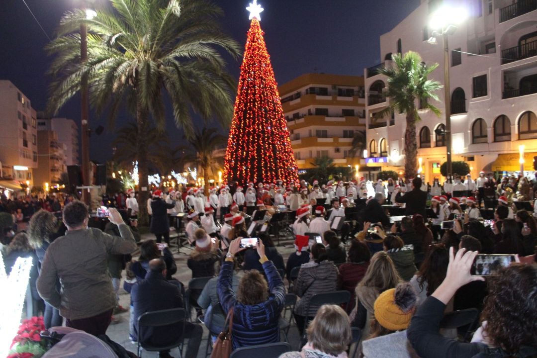 Imagen del alumnbrado navideño en Santa Eulària