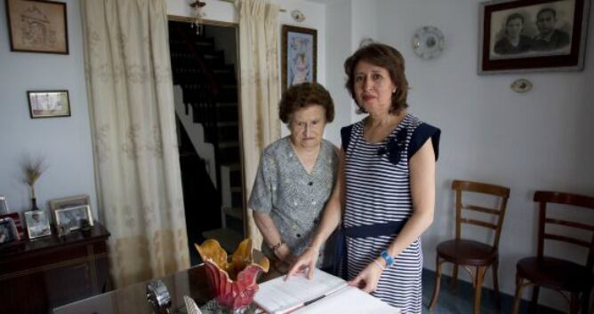 Carmen Torres y Micaela Alcántara son madre e hermana del bebé que desapareció en 1964 en Málaga