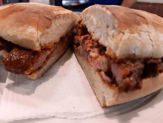 Mollete de carne mechada con salsa en el Maypa del Parque Empresarial