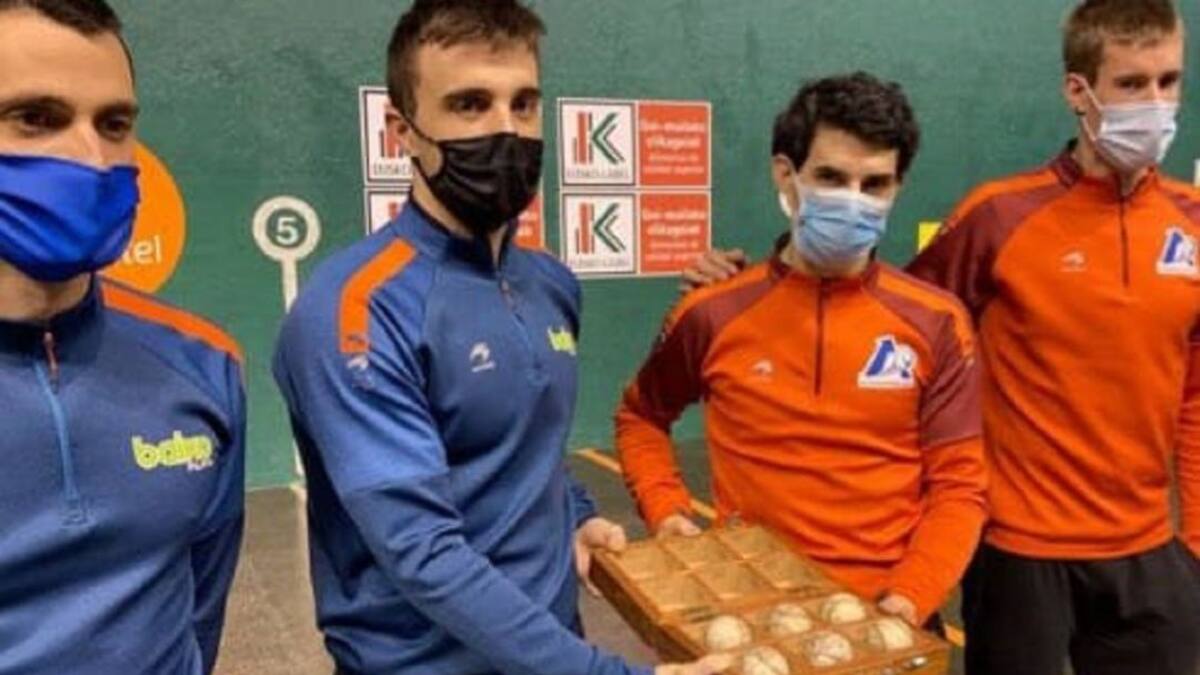 Elezkano y Zabaleta esperan rival por la txapela del parejas