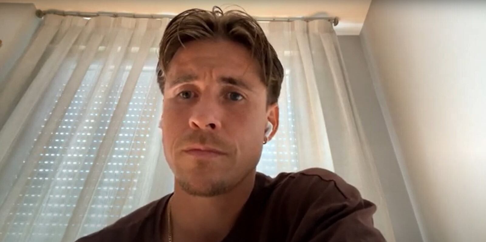 Dani Aquino atiende a Radio Murcia.