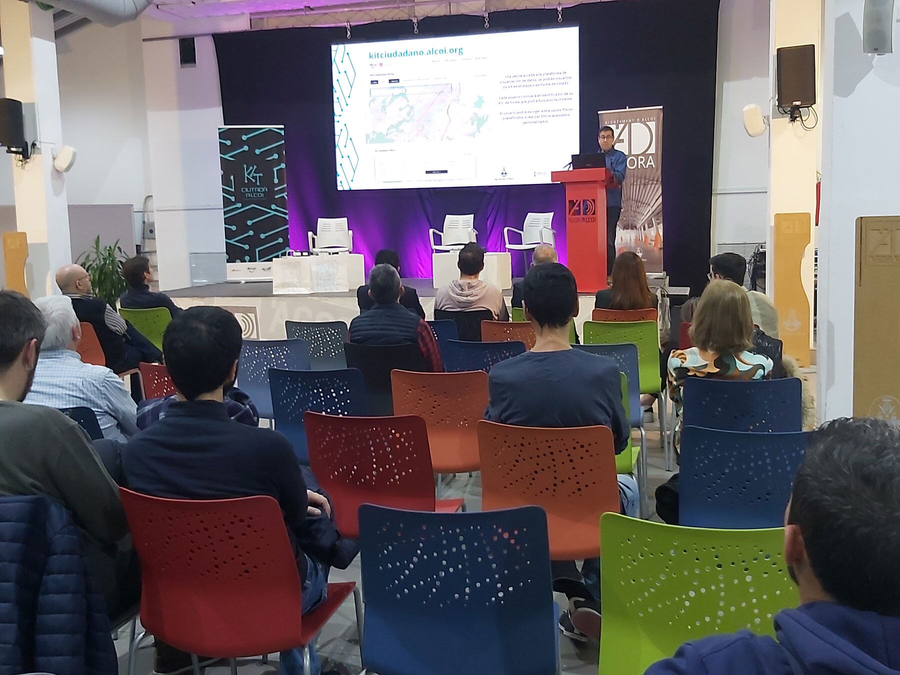 El técnico Pedro Ramiro, durante su intervención en la presentación del Kit Ciutadà