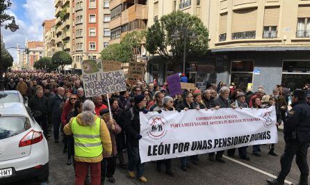 Cabecera de la manifestación a su paso por la Avenida de San Marcos