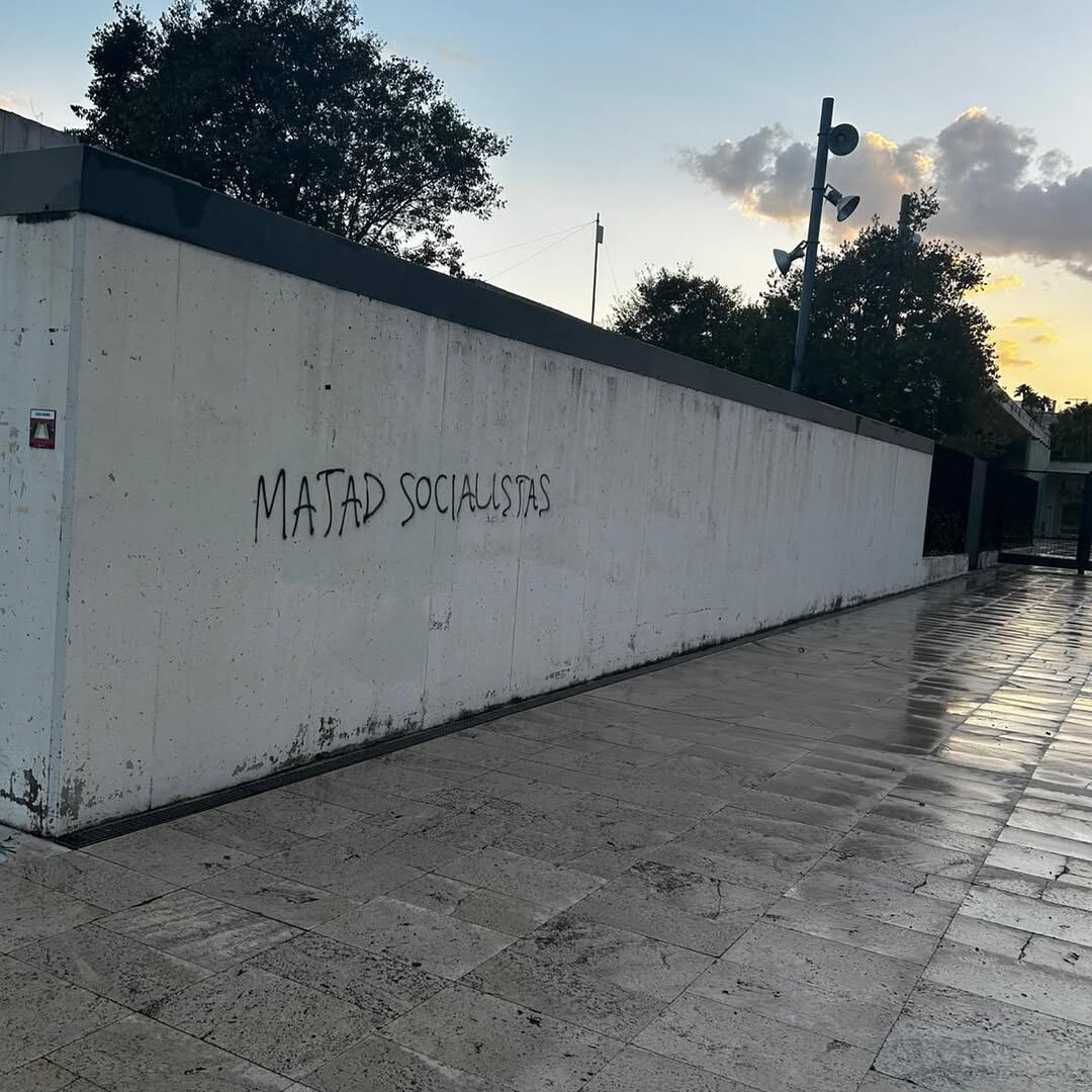 Pintada en Ontinyent con la amenaza 'Matad socialistas', denunciada por el PSPV-PSOE