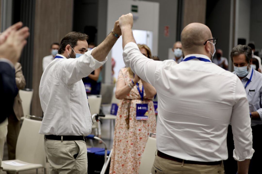 Paco Núñez junto al nuevo presidente del PP de Guadalajara