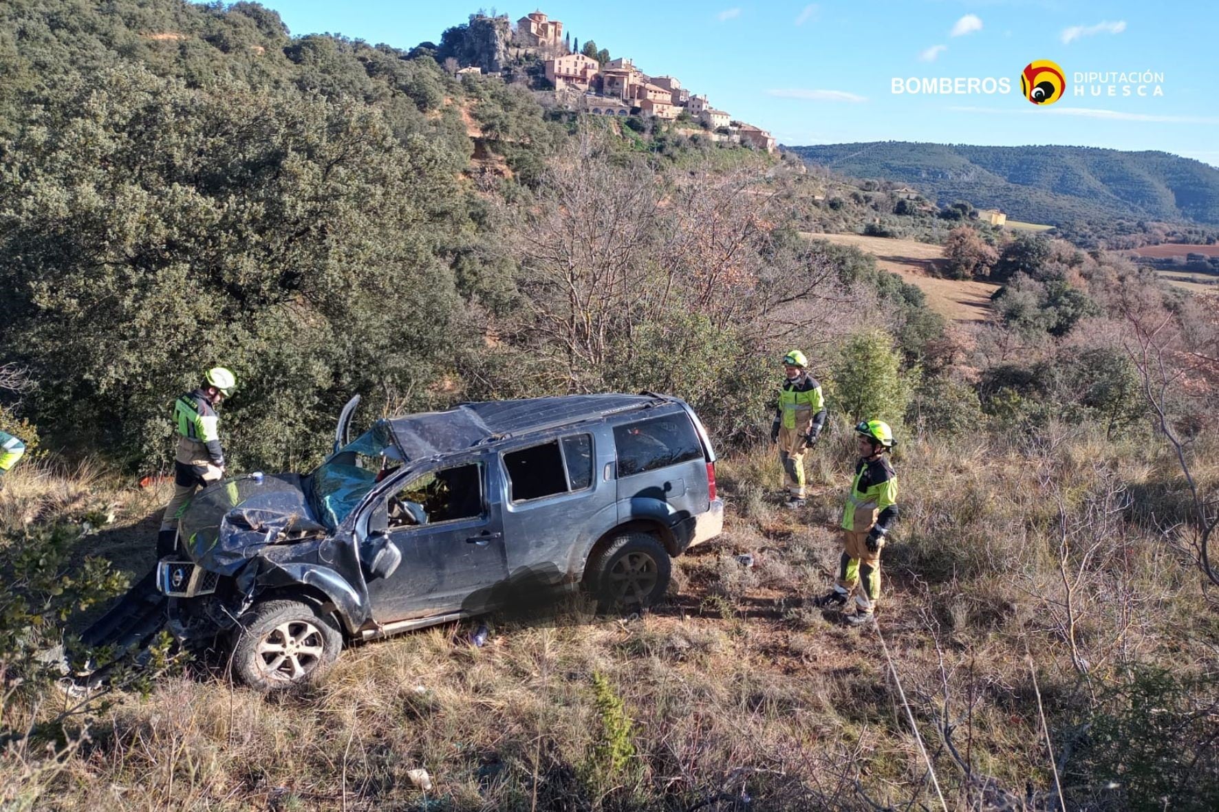 El vehículo ha caído por un desnivel de unos 30 metros. Foto: SPEIS