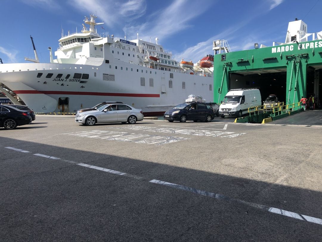 Vehículos desembarcando durante la OPE 2019