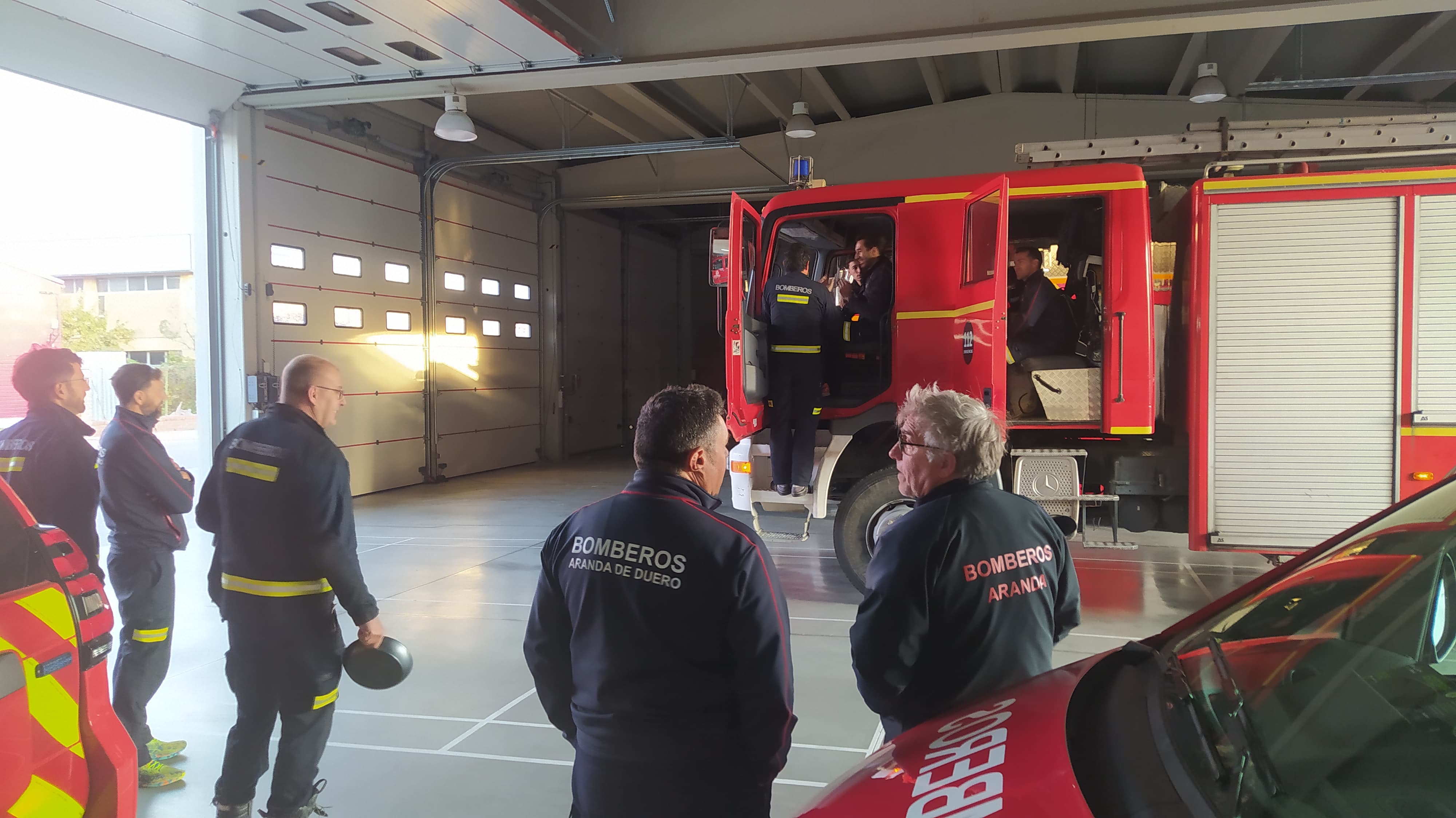 Los Bomberos de Aranda en los preparativos de su desplazamiento a Valencia