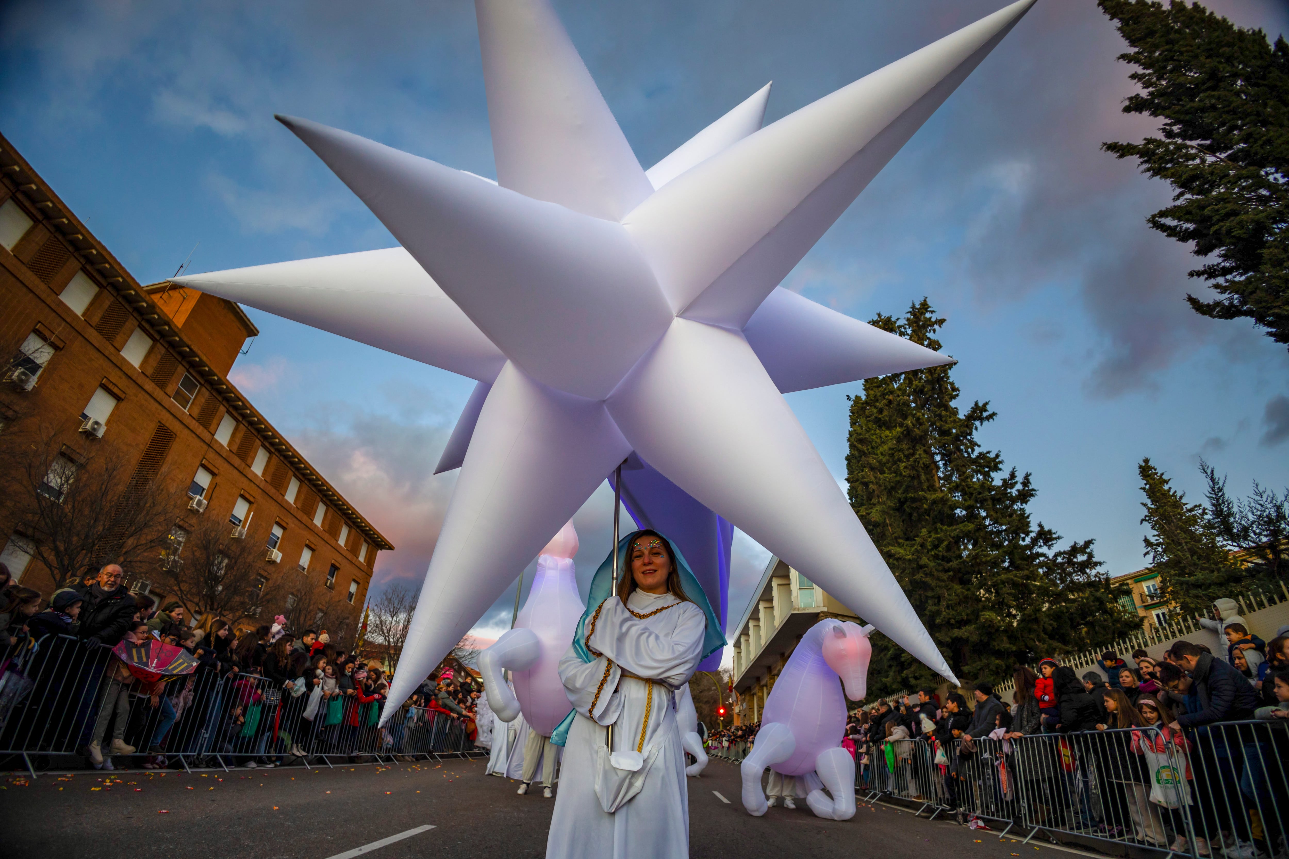 Desfile de la cabalgata de los Reyes Magos en Toledo en 2024