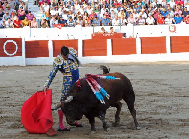 José María Manzanares durante su faena en Linares.