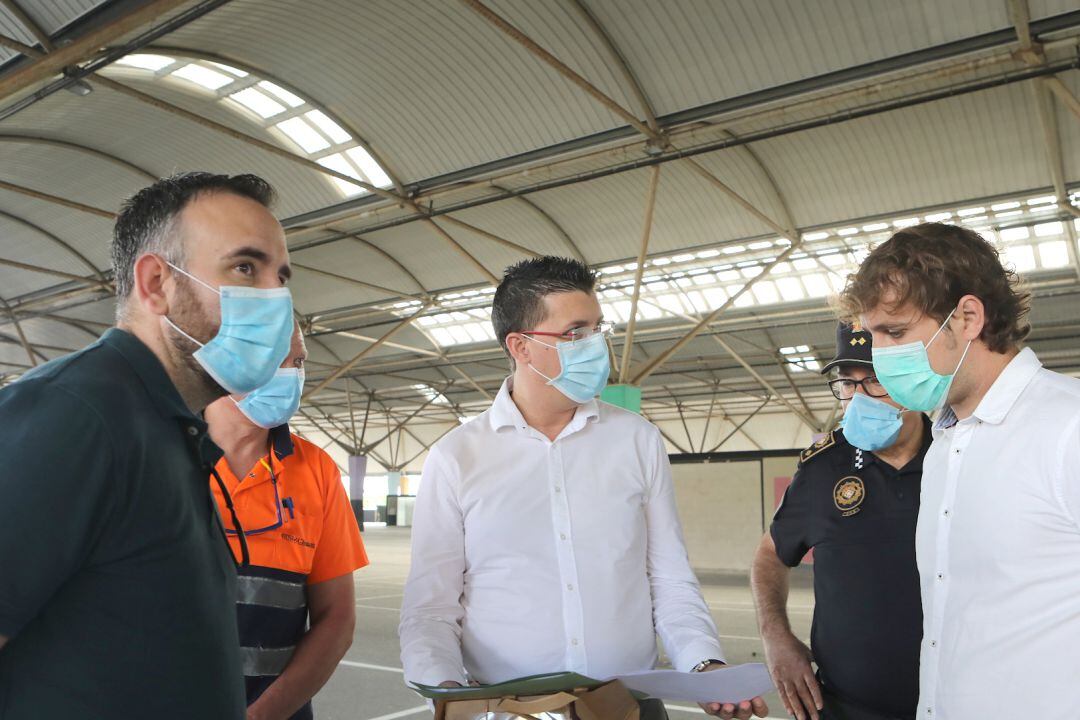 Donate y Simó visitan recinto mercados