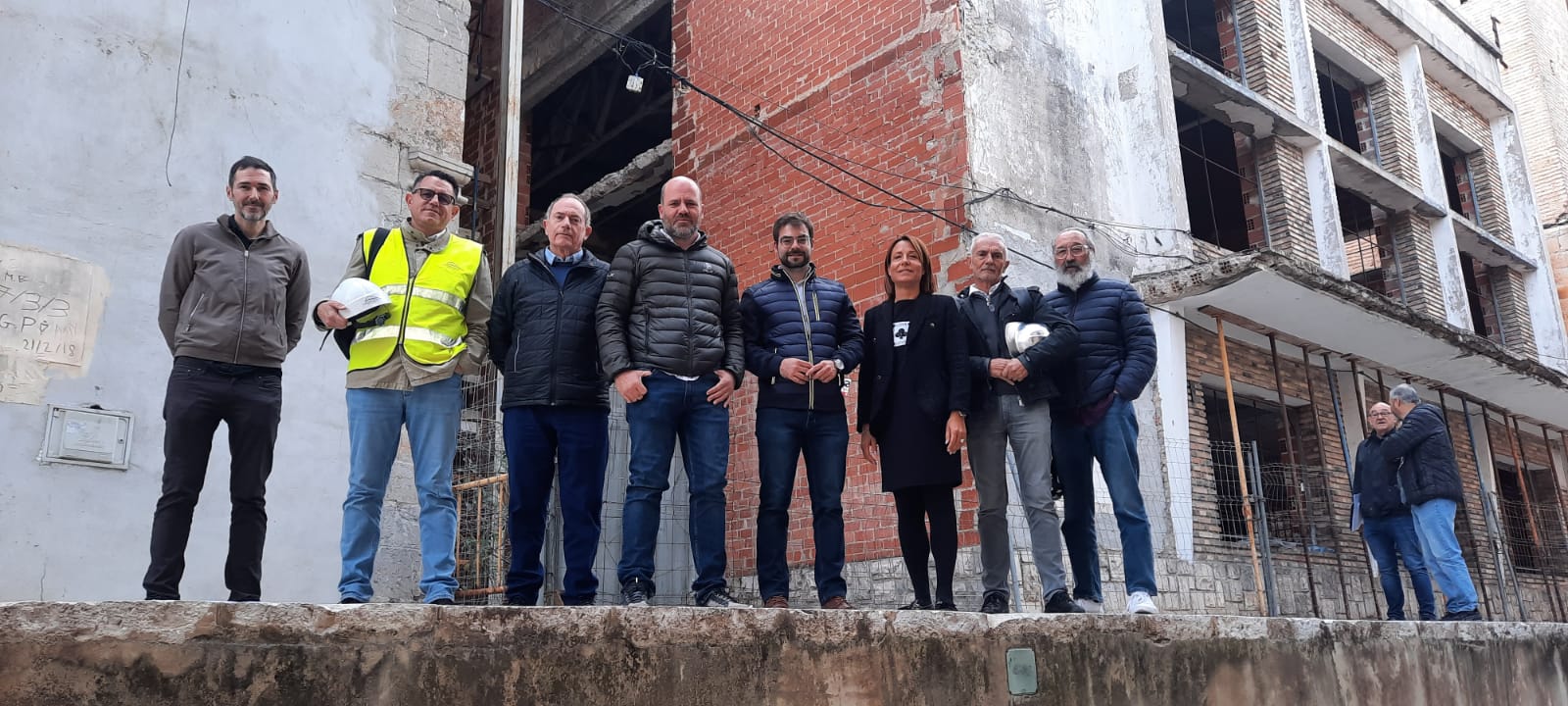 Las autoridades municipales visitan las obras del Centre Olivense.