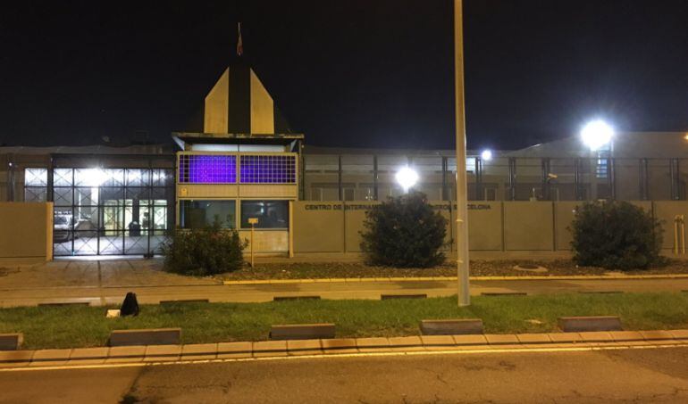 L'exterior del CIE de la Zona Franca de Barcelona, aquesta matinada