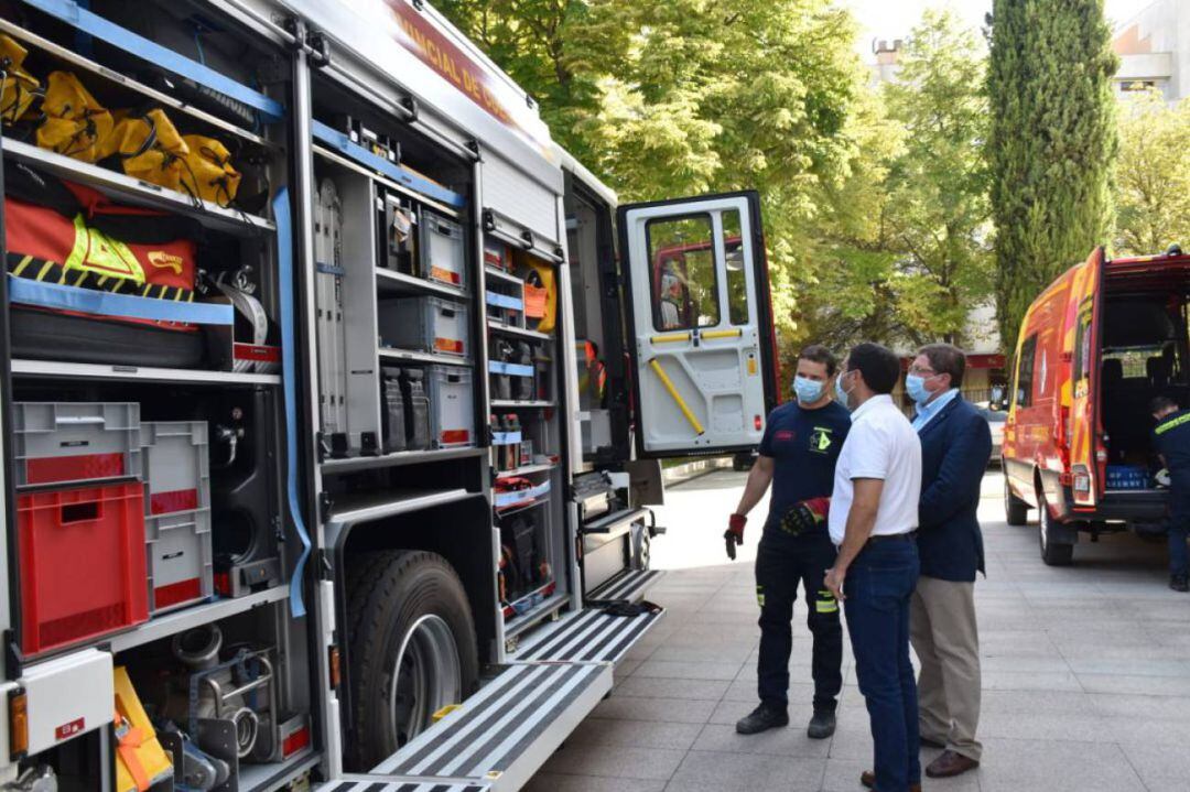 El presidente durante la presentación del nuevo vehículo de bomberos