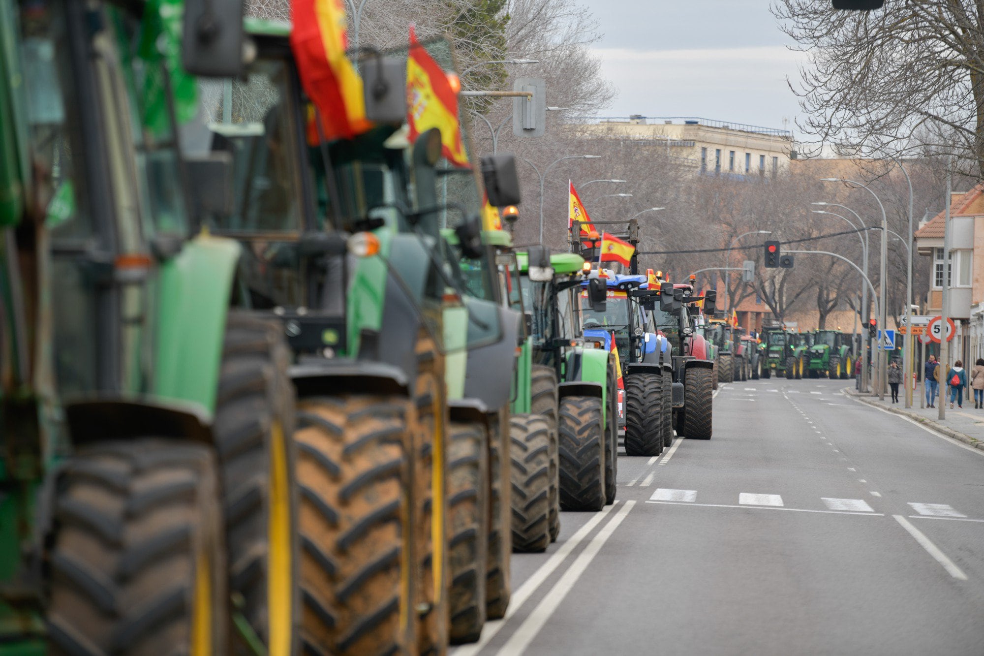 Varios tractores la tercera jornada de protestas de los ganaderos y agricultores para pedir mejoras en el sector.Eusebio García del Castillo   / Europa Press