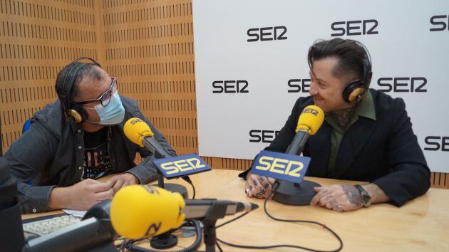 Al Dual en los estudios de Radio Murcia junto a Joaquín Guillén