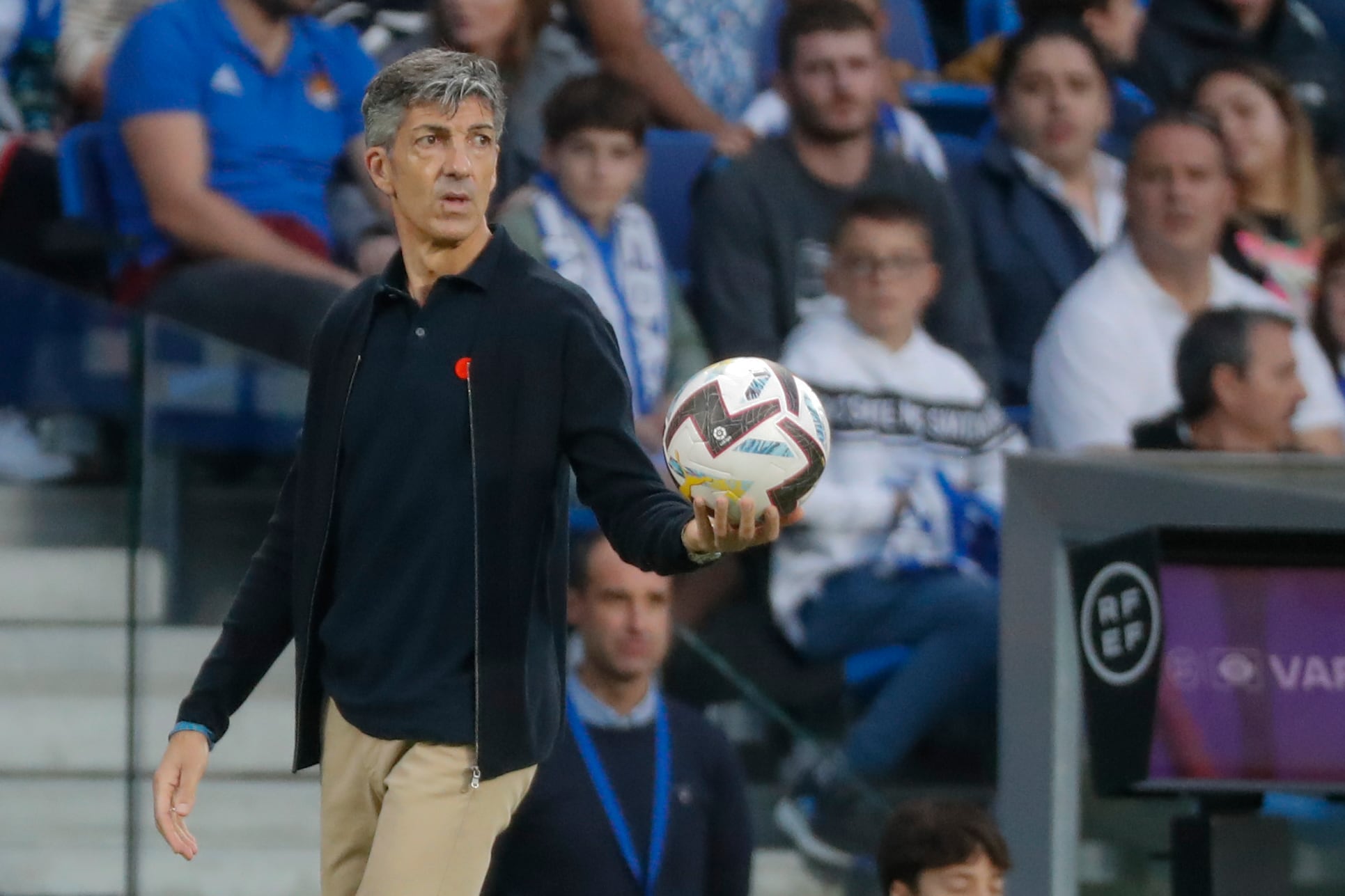 SAN SEBASTIÁN, 06/11/2022.- El entrenador de la Real Sociedad, Imanol Alguacil, durante el partido correspondiente a la decimotercera jornada de LaLiga entre Real Sociedad y Valencia CF disputado este domingo en el Reale Arena de San Sebastián. EFE/ Javier Etxezarreta
