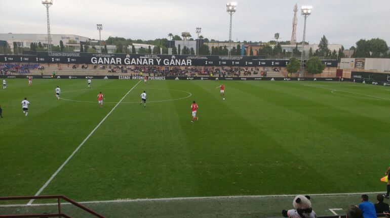 El Hércules inicia jugada durante el partido