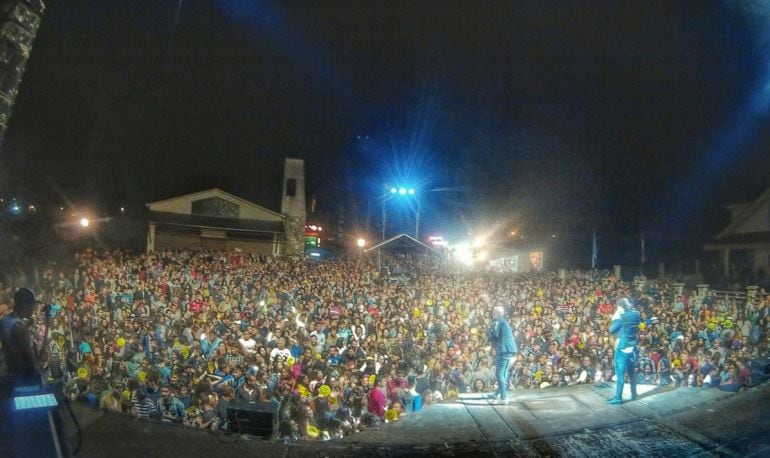 Un concierto en una verbena como la celebrada en Bonxe en la que un joven efectuó dos disparos