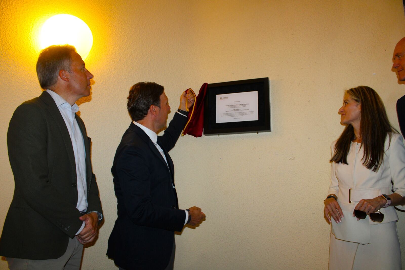 Homenaje póstumo al juez decano Juan Alcázar
