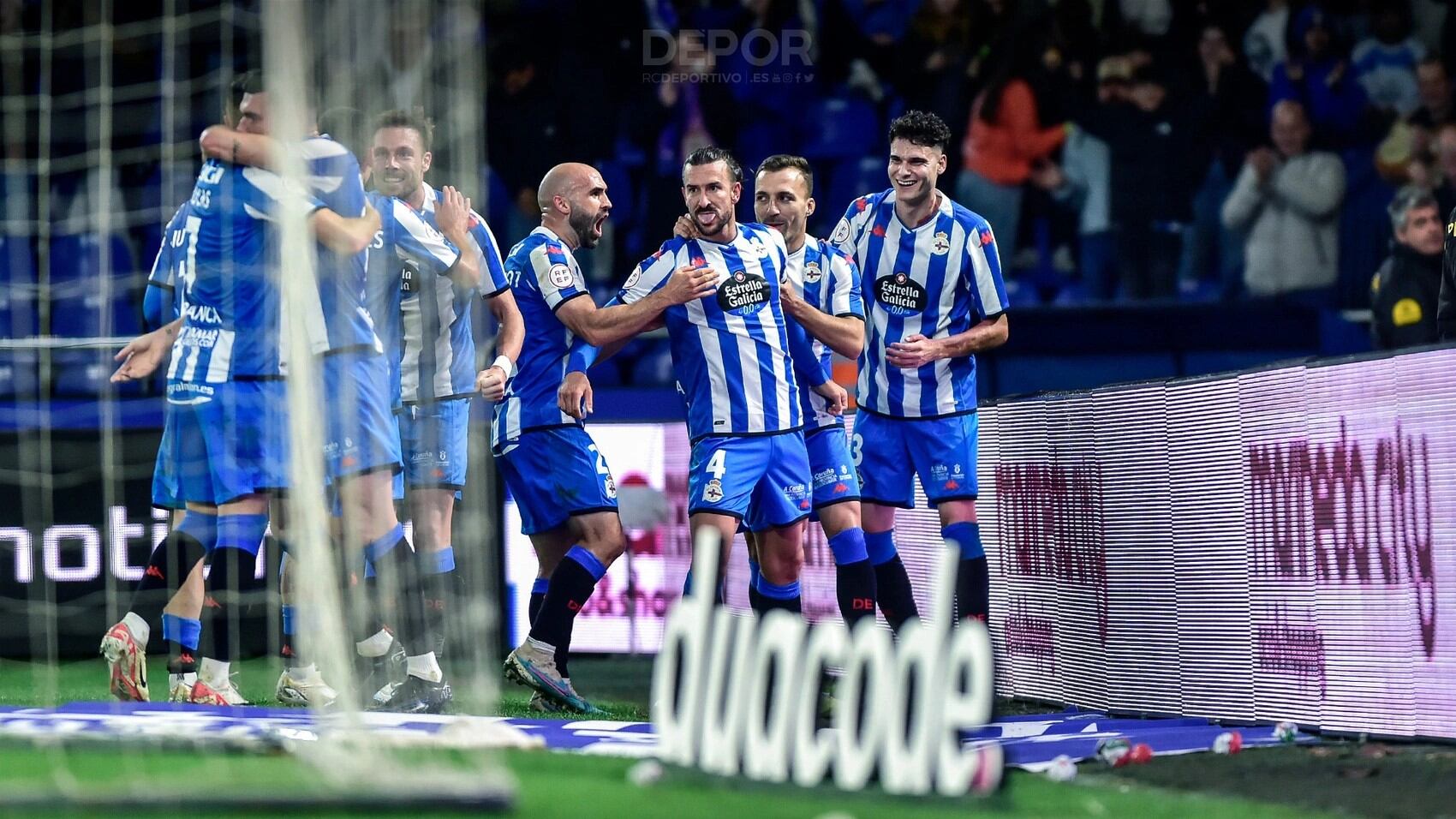Los jugadores del Dépor celebran el gol