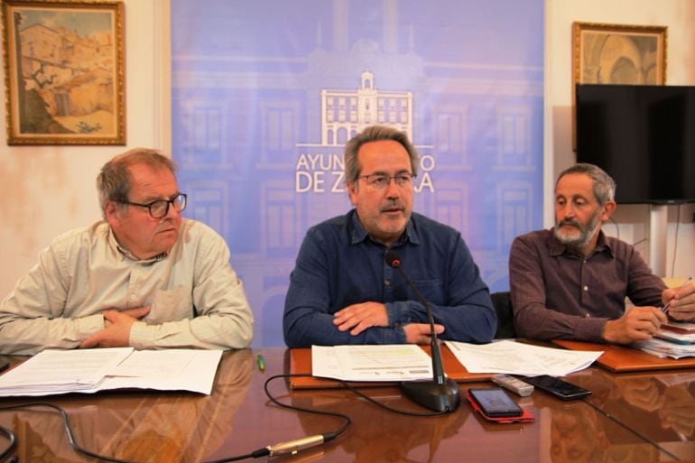 Christoph Strieder, Francisco Guarido y Romualdo Fernández en la rueda de prensa posterior a la Junta Local de Gobierno