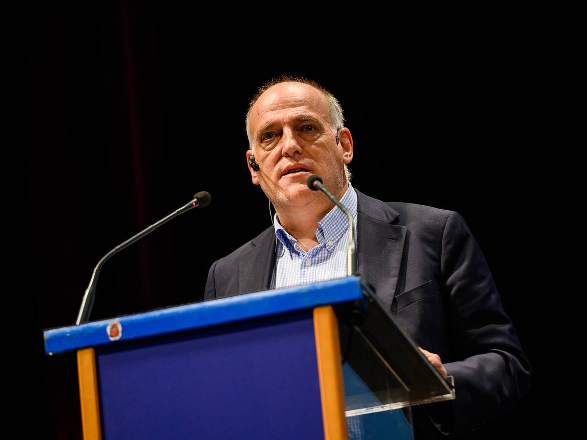 Tebas sale a hombros