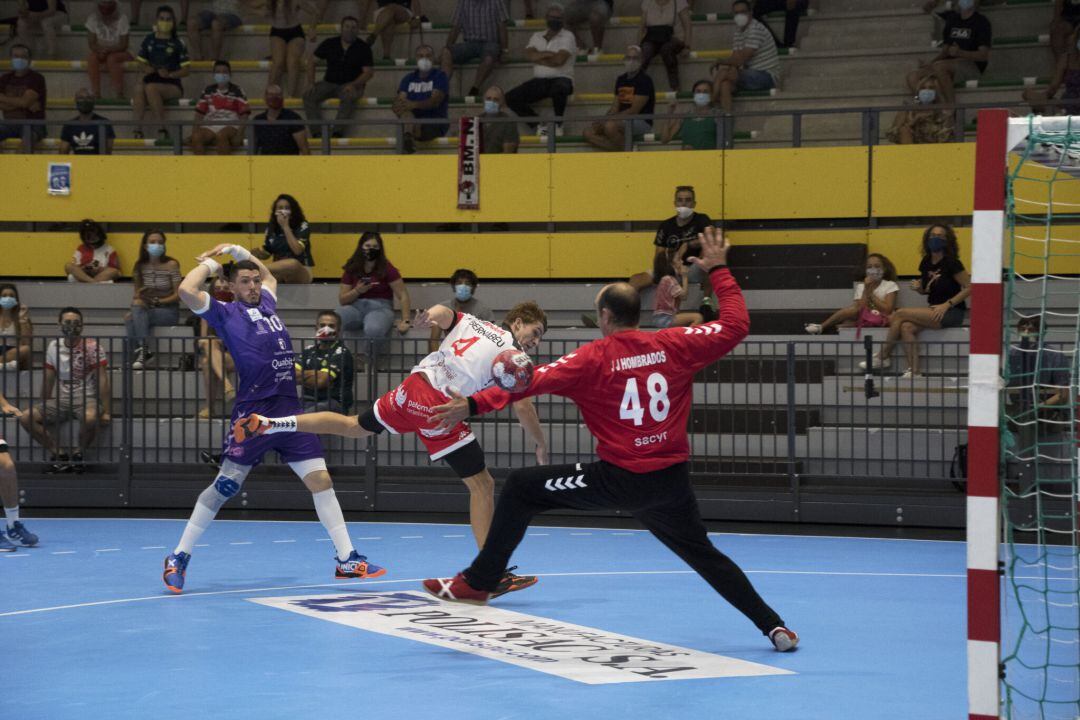 Balonmano Nava Viveros Herol tuvo en la portería rival al reconocido meta internacional Jota Hombrados