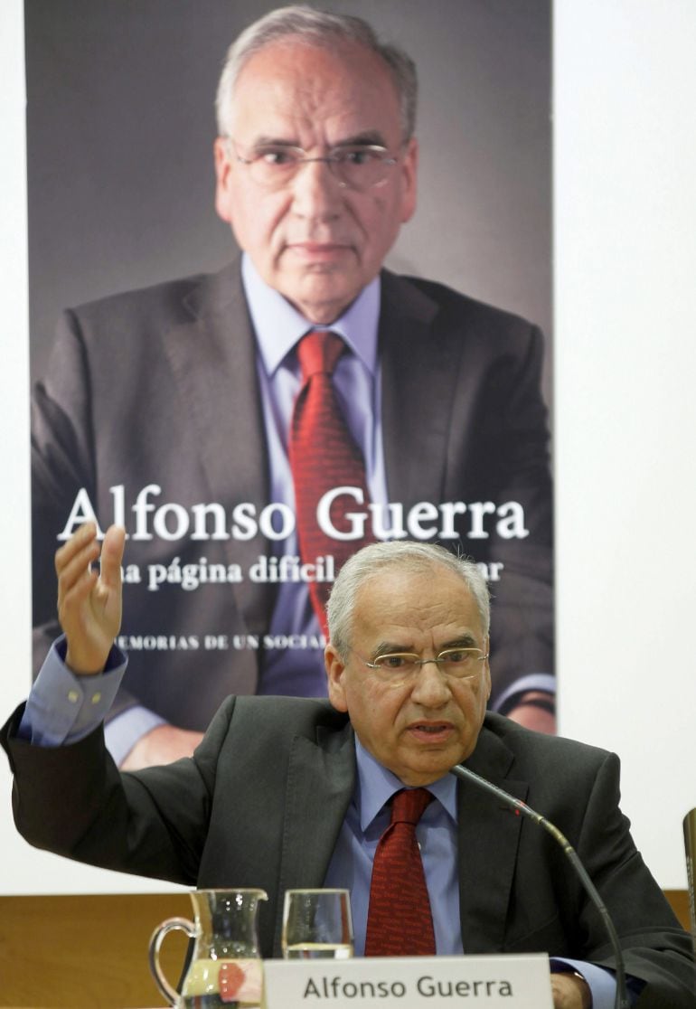 GRA183. MADRID, 05/11/2014.- Fotografía de archivo (Madrid, 27/05/2013), del diputado socialista Alfonso Guerra, que ha anunciado hoy que no volverá a presentarse en ninguna lista electoral y que dejará la política después de llevar en el Congreso desde e