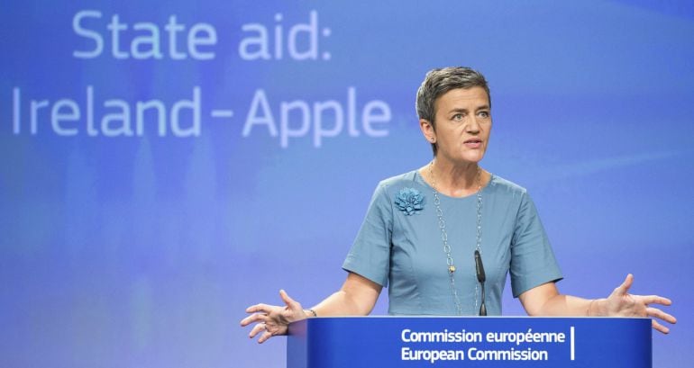 La comisaria europea de Competencia, Margrethe Vestager, ofrece una rueda de prensa por las supuestas ventajas fiscales de la empresa Apple, en la sede Comisión Europea, en Bruselas, Bélgica.