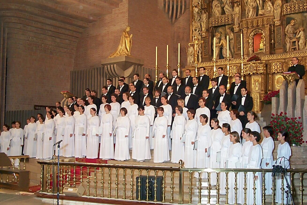 El Orfeón Donostiarra durante su actuación en Torreciudad en el año 2000