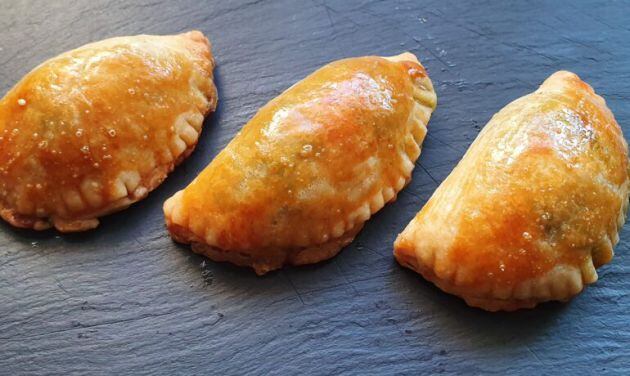 Pastissets d'espinacs i pinyons