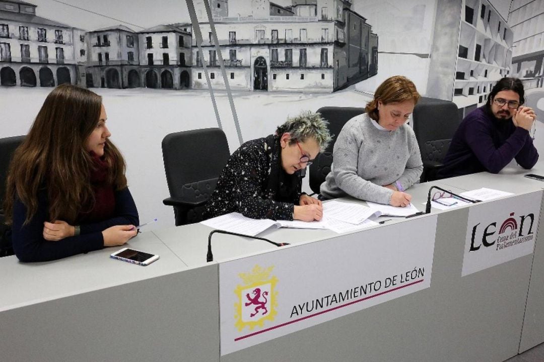 Un momento de la firma del convenio entre el Ayuntamiento de León y la Fundación Isadora Duncan