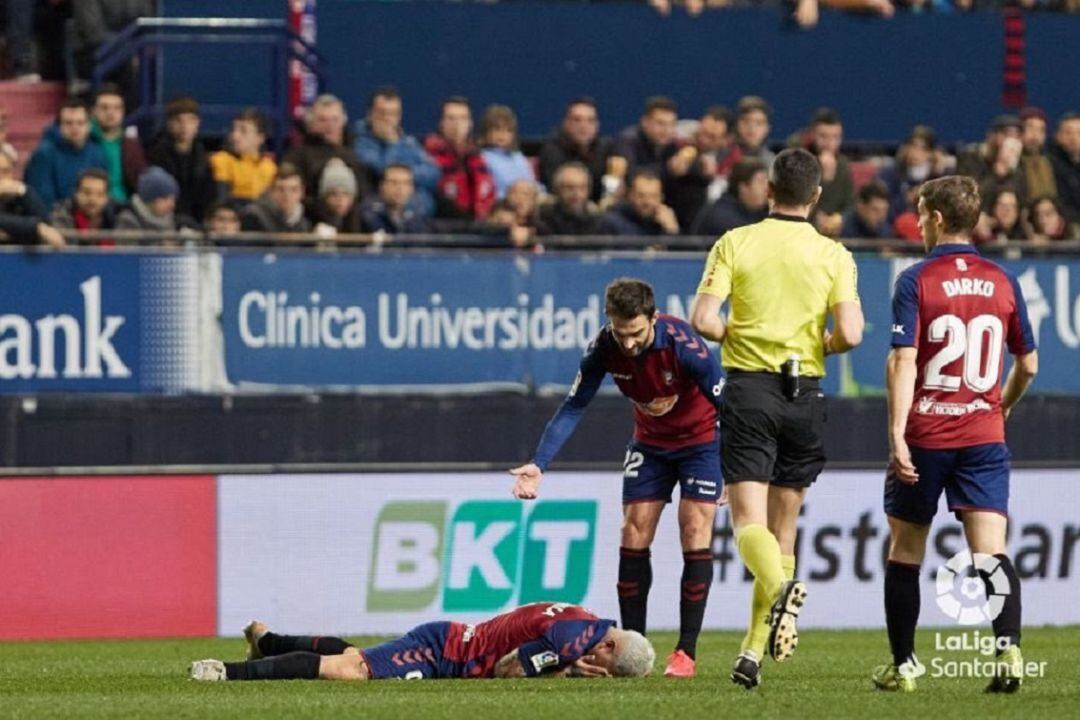 Chimy Ávila, lesionado en el partido entre Osasuna y Levante